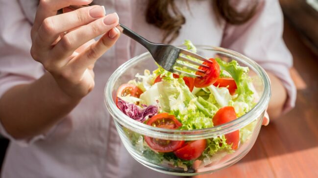 Estudo científico indica que reduzir proteína na dieta pode desacelerar crescimento de tumores hepáticos