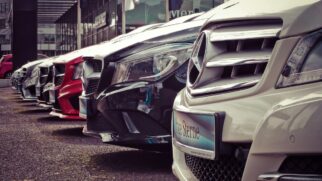 Peso na balança: a proposta em análise no Congresso quer que veículos mais leves e compactos paguem alíquotas menores de IPVA, transferindo o custo maior para modelos que geram mais desgaste asfáltico