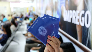 Dados de plataformas de emprego como a Catho indicam que há atualmente mais de 40 mil vagas temporárias