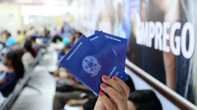 Dados de plataformas de emprego como a Catho indicam que há atualmente mais de 40 mil vagas temporárias
