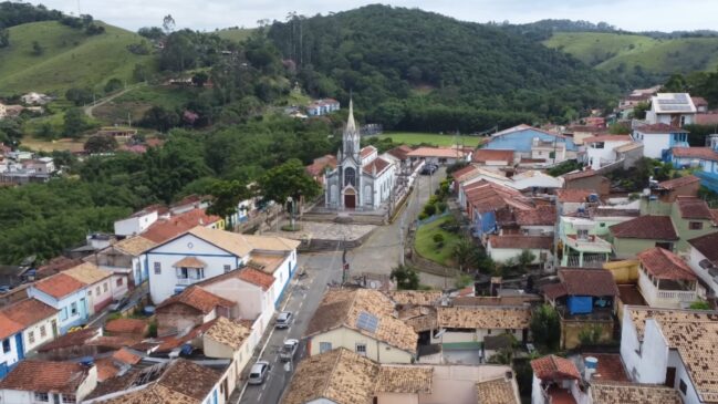 Com uma infraestrutura de pousadas e restaurantes que priorizam a simplicidade e a identidade local, São Luís do Paraitinga se apresenta como um destino completo