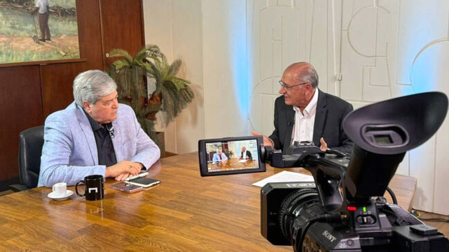 A edição inaugural do programa de Datena terá como convidado o vice-presidente e ministro do Desenvolvimento, Indústria, Comércio e Serviços, Geraldo Alckmin, e será exibida às 21h