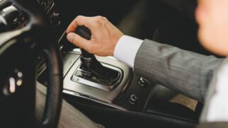 Esqueça o pedal da embreagem e transforme o caos do trânsito em puro conforto.