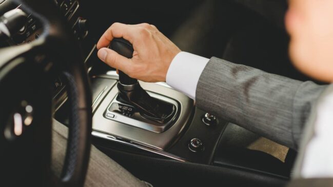 Esqueça o pedal da embreagem e transforme o caos do trânsito em puro conforto.