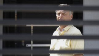 Aliados autorizados pelo STF se reúnem com o ex-presidente na Papudinha, em Brasília, enquanto visitas de investigados seguem restritas para preservar investigações e a ordem da unidade