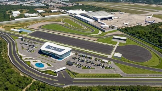 Com um investimento de R$ 300 milhões, o local terá uma pista off-road, testes de durabilidade e uma famosa piscina para a realização de testes de flutuação do U8