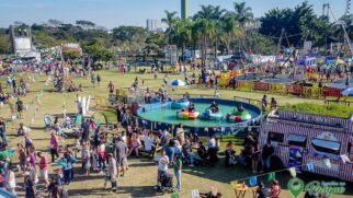Instalado no Parque Villa-Lobos, o Família no Parque reúne brinquedos infláveis, tirolesa e atividades ao ar livre que atraem famílias em busca de diversão no fim de semana em São Paulo
