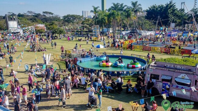 Instalado no Parque Villa-Lobos, o Família no Parque reúne brinquedos infláveis, tirolesa e atividades ao ar livre que atraem famílias em busca de diversão no fim de semana em São Paulo