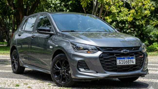Com motor aspirado ou turbo, o Onix 2024 atende quem quer um compacto econômico e confiável; veja versões, preços e o que muda em cada configuração antes de ir à concessionária.