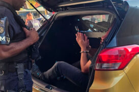 Guarda Civil Municipal (GCM) de Taboão da Serra prendeu em flagrante um homem suspeito de homicídio cometido na manhã desta quarta-feira (25/3), em um posto de gasolina na Estrada Benedito Cesário de Oliveira, no bairro Vila Iasi