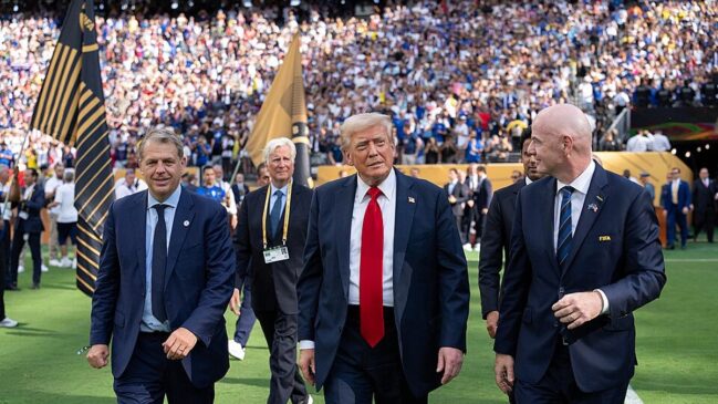 Donald Trump e Gianni Infantino no Mundial de Clubes realizado nos Estados Unidos em 2025