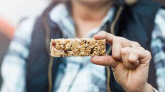 Barrinhas e iogurtes podem indicar mesma quantia em gramas de proteína, mas nem sempre são as melhores fontes nutricionais