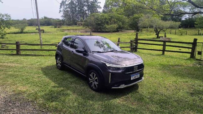 Na linha 2026, tanto nas versões "comuns" quanto nas híbridas, o Pulse traz desenho frontal renovado, inspirado na esportividade do Fastback, com novas grades com temas verticais, novo skid plate