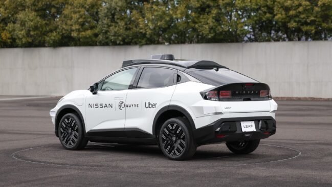 As empresas iniciarão os preparativos para uma implantação-piloto em Tóquio até o final deste ano, introduzindo o Nissan Leaf equipado com o Wayve AI Driver