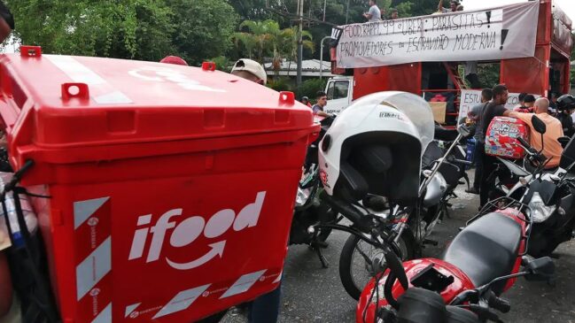 Protesto seguiu até a porta da TV Globo, na Berrini, Zona Sul de São Paulo