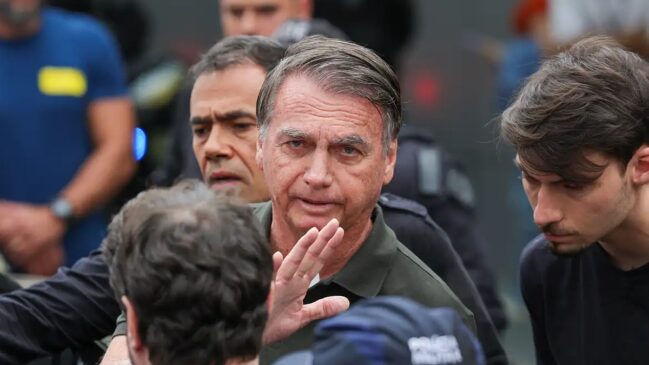 Pedido da defesa de Bolsonaro para prisão domiciliar se baseou na condição de saúde do ex-presidente
