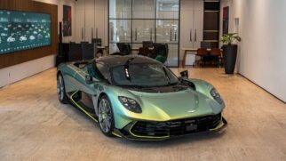 Além da linha composta pelos modelos DBX, DB12, Vanquish e Vantage, a Aston Martin São Paulo entrega carros de série limitada