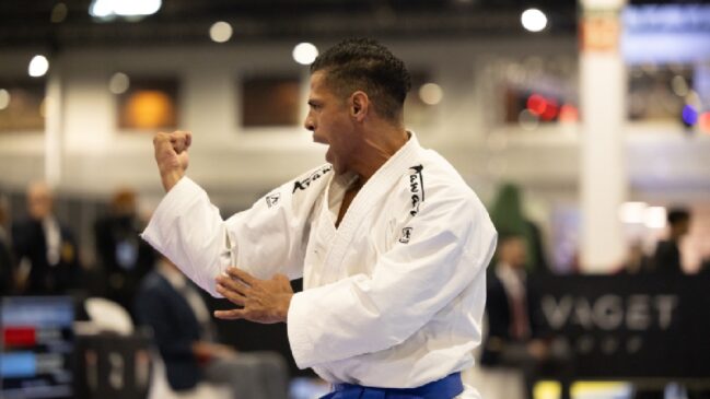 O Karate é uma atividade que trabalha todo o corpo e exige movimentos dos dedos do pé até a cabeça