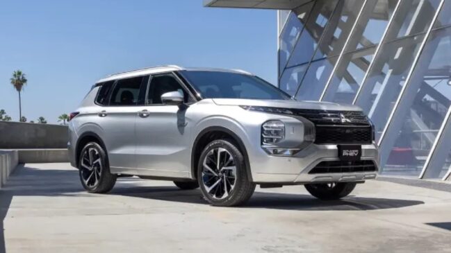 SUV combina um propulsor 2.4 a gasolina com dois motores elétricos, com 252 cavalos de potência combinada e 45,9 kgfm