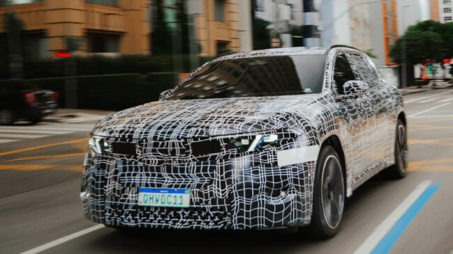 Líder da chegada do conceito Neue Klasse, o novo iX3 lançará a nova linguagem de design da BMW, que será replicada em toda a gama de modelos da marca em breve