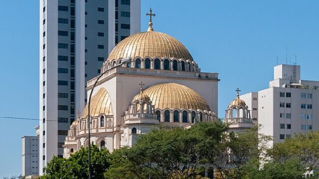 Das cúpulas aos vitrais, o templo ortodoxo levanta o melhor da arquitetura bizantina