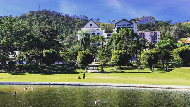 Cidade impressiona com sua beleza aquática