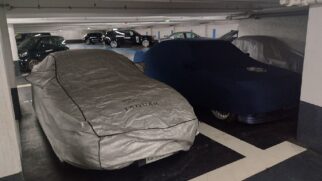 Carro coberto e imobilizado por longos períodos também precisa de atenção com umidade, pneus e bateria, mesmo quando fica em local fechado