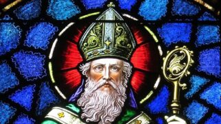 São Patrício é o santo padroeiro da Irlanda, uma fígura mítica europeia, mas que possuí focos de adoração no Brasil