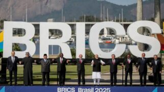 Brasil busca equilíbrio diplomático e econômico em um BRICS dividido pela entrada de Irã e Arábia Saudita.
