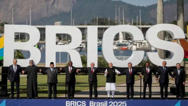 Brasil busca equilíbrio diplomático e econômico em um BRICS dividido pela entrada de Irã e Arábia Saudita.