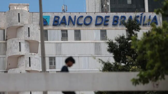 A sede do Banco de Brasília (BRB), palco de uma crise financeira bilionária que pautou o encerramento do governo de Ibaneis. Joédson Alves/Agência Brasil