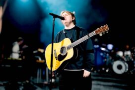 Lewis Capaldi, um dos artistas do line-up desta edição, chegou antes do previsto e já aproveita a passagem pelo Brasil