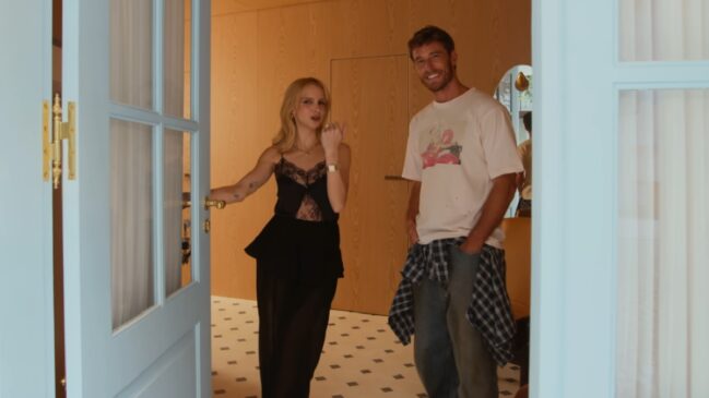 Ao lado do marido, o modelo Rodrigo Calazans, e dos filhos gêmeos, Bento e Mel, a chef abriu as portas de sua casa de 308 m² para a Casa Vogue