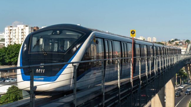Segundo passageiros, os trens ficaram quase 20 minutos parado