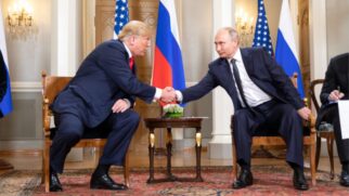 Governo de Donald Trump emitiu, nesta semana, uma licença temporária que autoriza a movimentação de  milhões de barris de petróleo russo