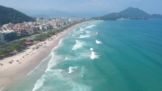 Em Ubatuba, a Praia Grande é uma das mais procuradas