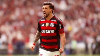 Uruguaio ficou à frente de jogadores das grandes ligas da Europa que sequer apareceram no top 30