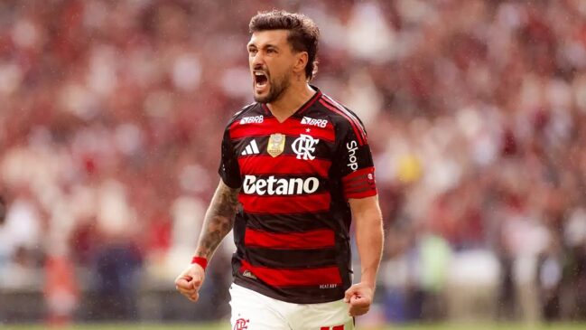 Uruguaio ficou à frente de jogadores das grandes ligas da Europa que sequer apareceram no top 30