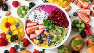 Aprenda a escolher frutas com menor carga glicêmica e descubra como fazer salada de frutas sem adicionar açúcar