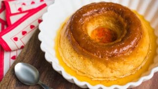 Receita de pudim de banana sem ingredientes complexos ganha espaço entre opções de doces rápidos e fáceis para quem quer praticidade na cozinha
