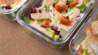 Técnicas corretas de congelamento ajudam a preservar sabor, textura e nutrientes das marmitas saudáveis, além de reduzir riscos de contaminação alimentar