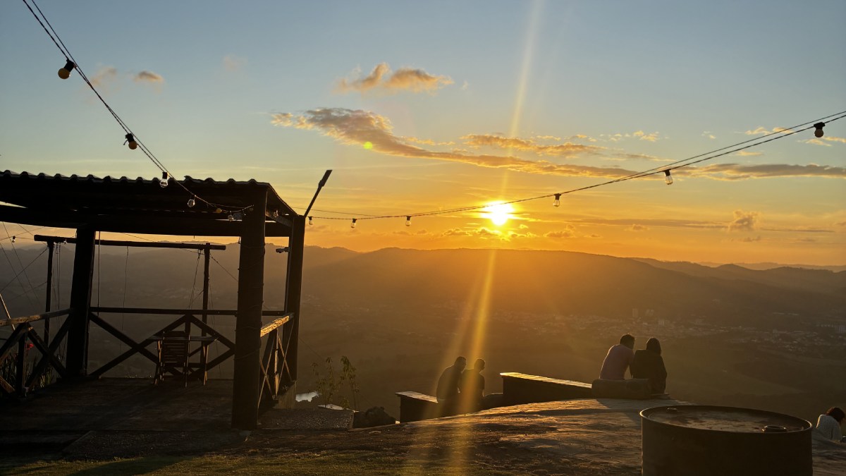 Pôr do sol no Parque Pedra Bela Vista em Socorro, no interior de São Paulo