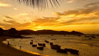 Hoje o destino reúne praias famosas, vida noturna intensa e curiosidades que muitos visitantes ainda desconhecem