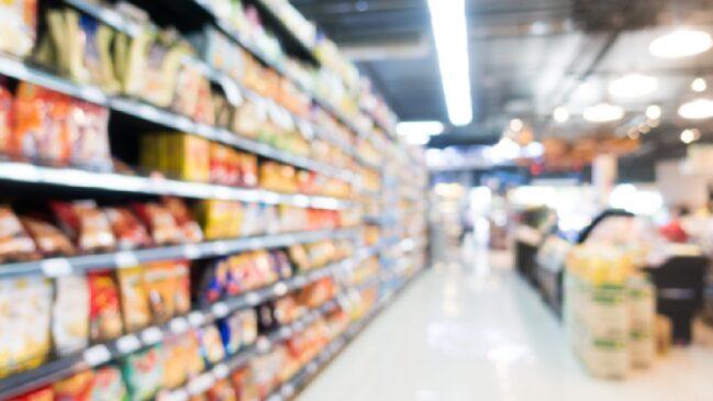 Durante a vistoria, a equipe identificou contaminação cruzada entre diferentes tipos de carne no açougue