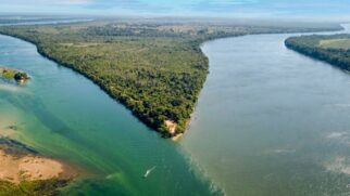 Destino pouco explorado revela cenário raro onde dois rios gigantes se encontram sem se misturar imediatamente