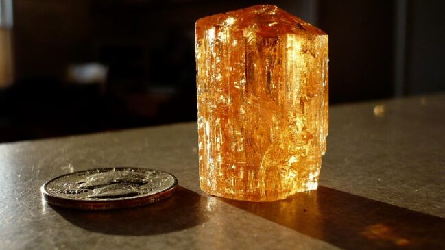 O Topázio Imperial de Ouro Preto se destaca pelas cores quentes e pela raridade que fez da gema um símbolo mineral de Minas Gerais