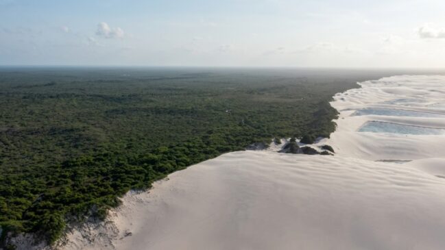 Cenário natural atrai visitantes interessados em conhecer um dos destinos mais curiosos do litoral brasileiro