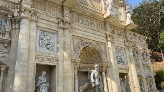 Estrutura construída em cidade turística reproduz detalhes da fonte histórica e homenageia a herança italiana na região