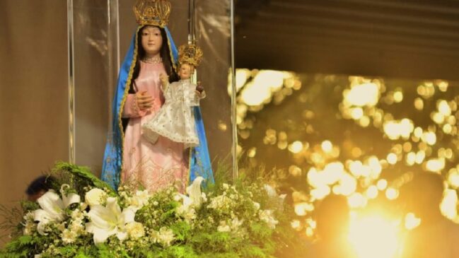 Além do valor religioso, a festa tem impacto direto na economia local, impulsionando o turismo