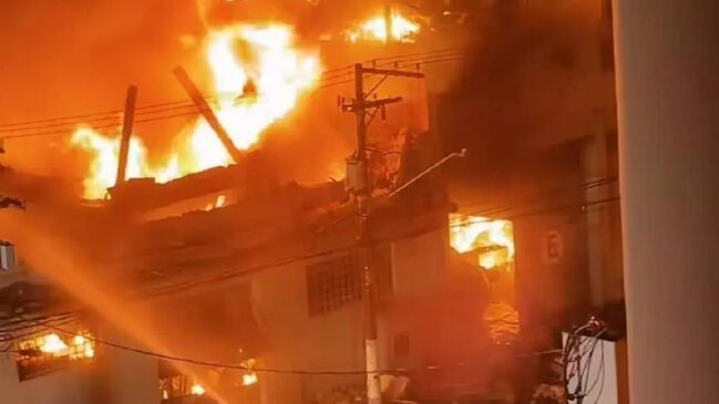 De acordo com o Corpo de Bombeiros, a ocorrência começou ainda durante a noite e avançou pela madrugada